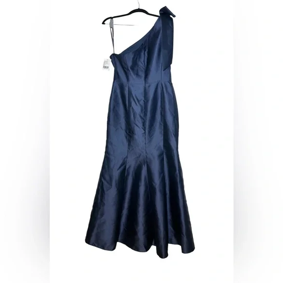 NWT Alfred Sung Bow One-Shoulder Satin Trumpet Gown in Navy, D794, Size 12R - Picture 5 of 15